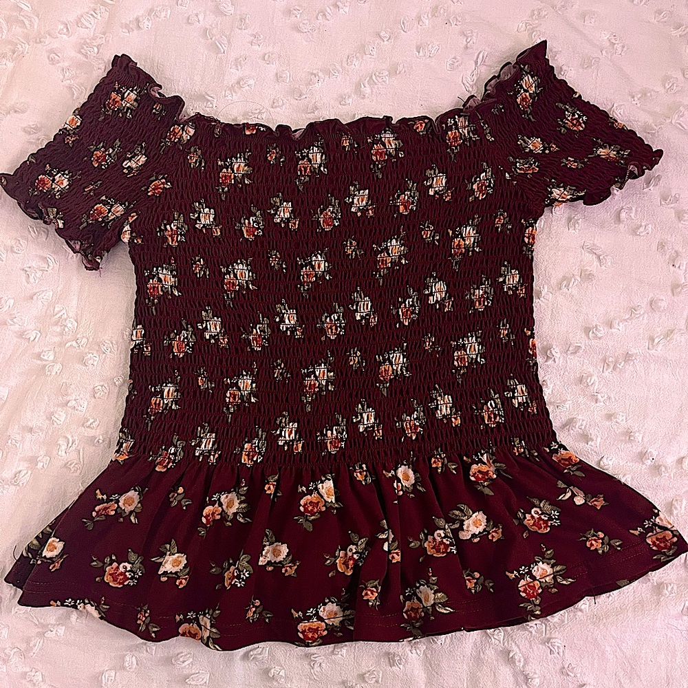 Selling a beautiful belle tweed top in a size large. Also very stretchy.